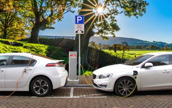 Studie des ICCT: Elektroautos in Deutschland bei Gesamtkosten günstiger als vergleichbare Benziner